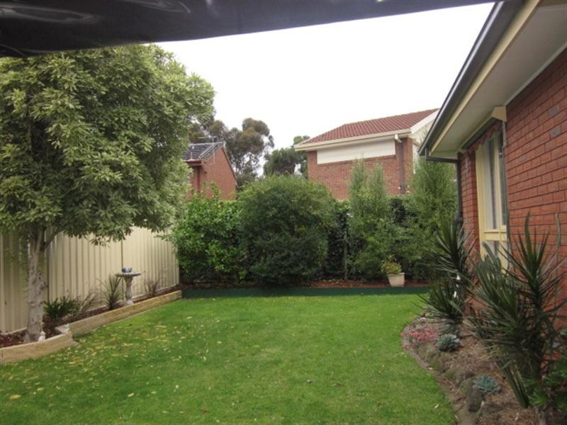 18 Greenwood Close, Dingley Village VIC 3172