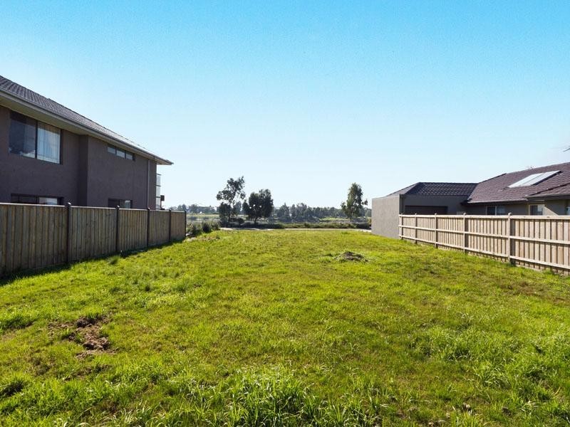 10 Black Swan Lane, Waterways VIC 3195