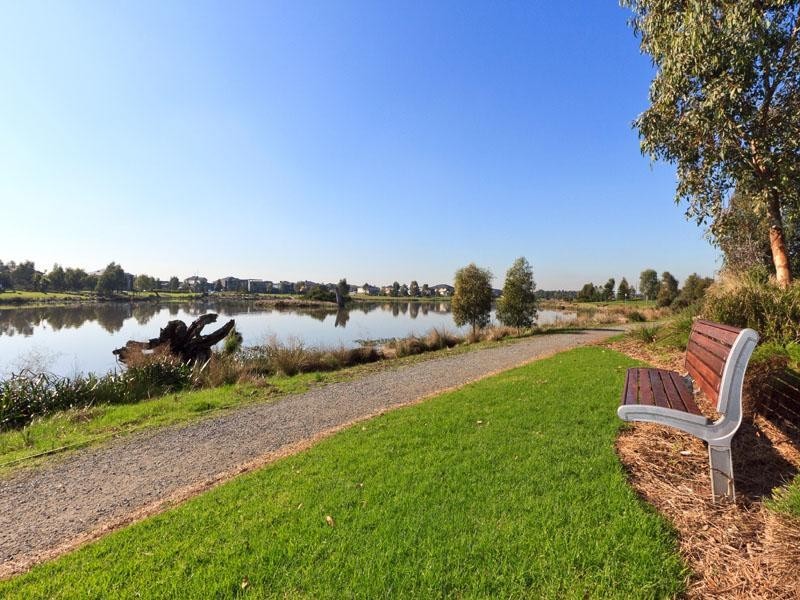 10 Black Swan Lane, Waterways VIC 3195