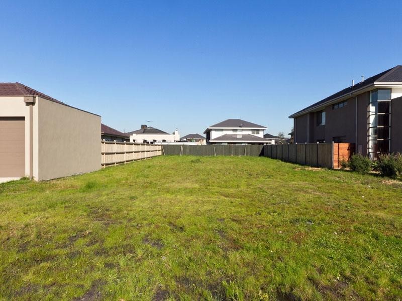 10 Black Swan Lane, Waterways VIC 3195