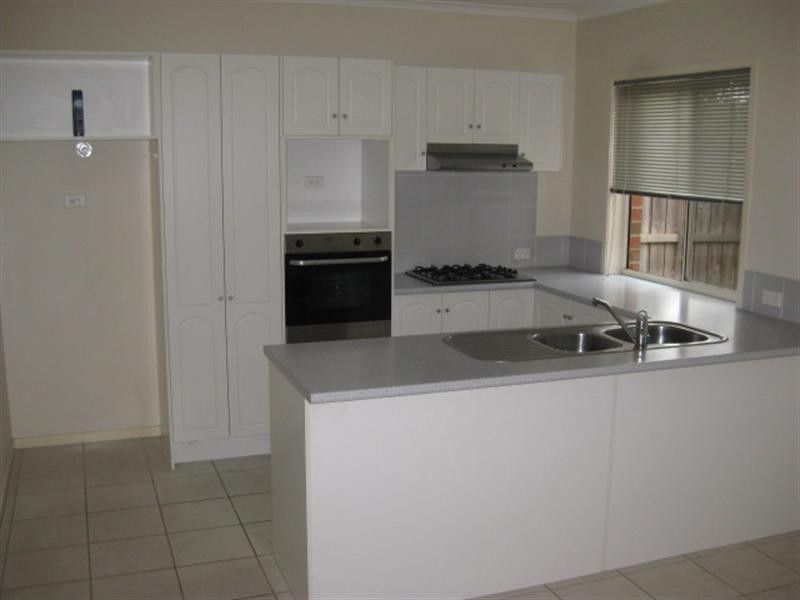 6 Kingsland Close, Dingley Village VIC 3172