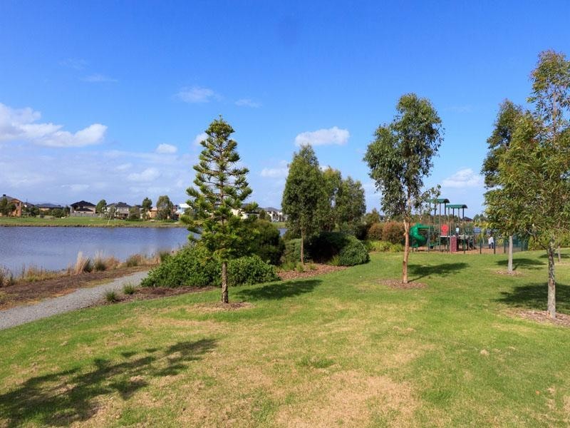 11 Fountain Court, Waterways VIC 3195