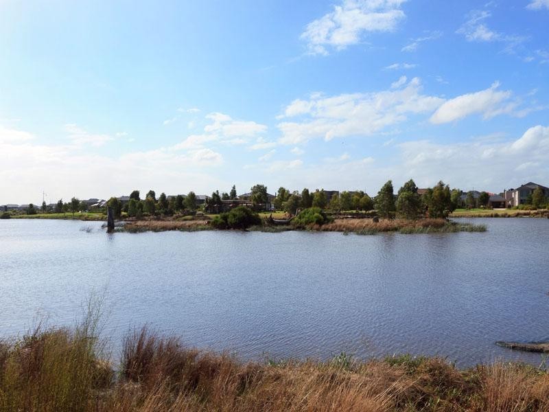 11 Fountain Court, Waterways VIC 3195