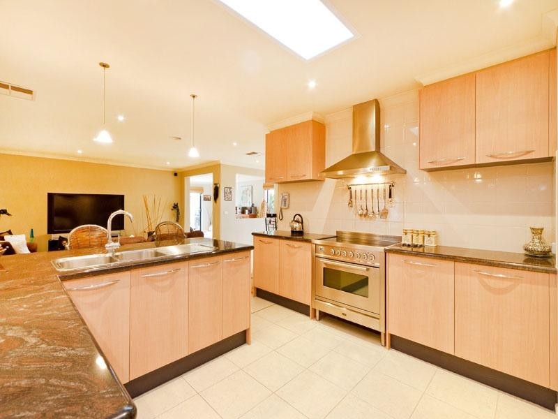 3 Serpentine Court, Waterways VIC 3195