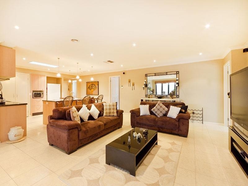 3 Serpentine Court, Waterways VIC 3195