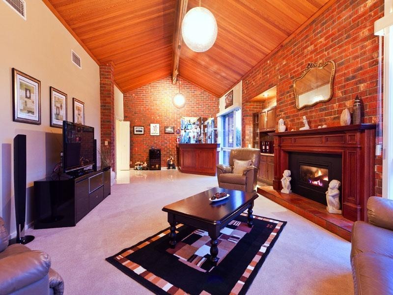 2 Bardoel Court, Dingley Village VIC 3172