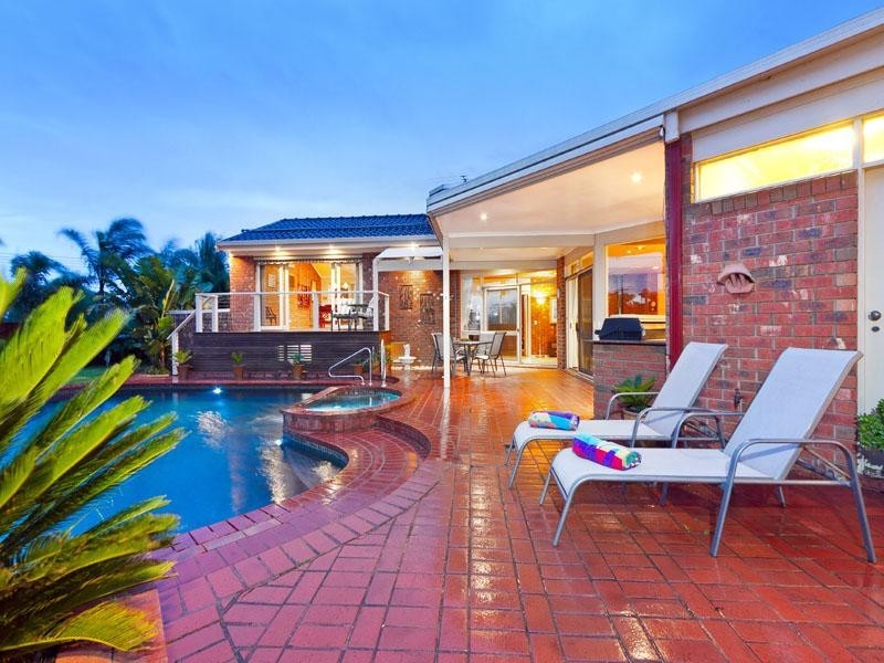 2 Bardoel Court, Dingley Village VIC 3172