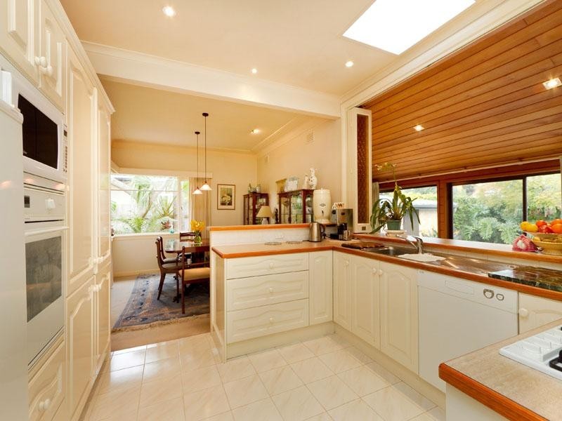 136 Weatherall Road, Cheltenham VIC 3192