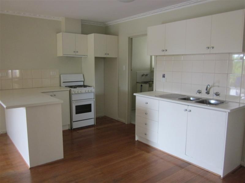 2/2 Barker Street, Cheltenham VIC 3192