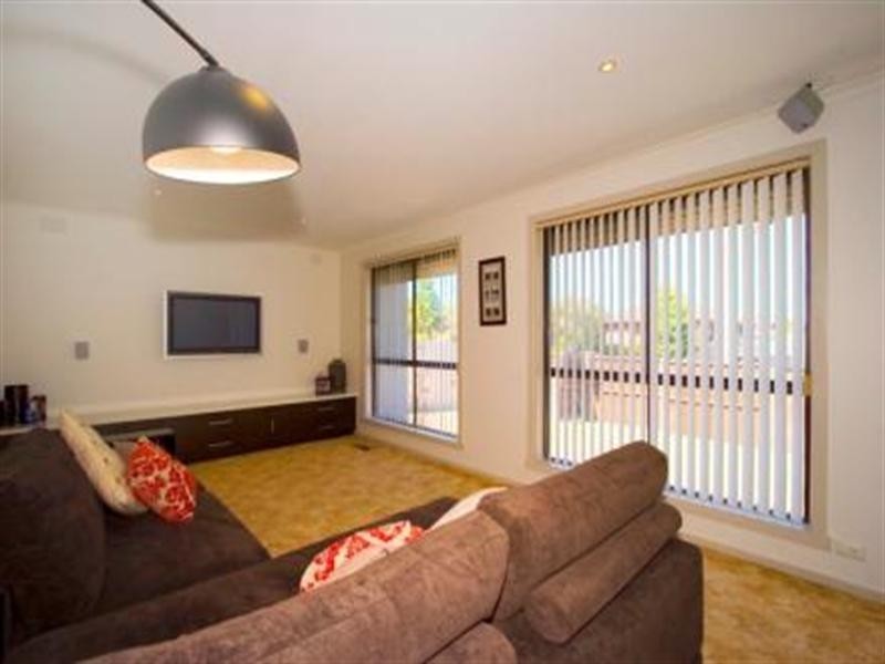 35 Benkel Avenue, Cheltenham VIC 3192