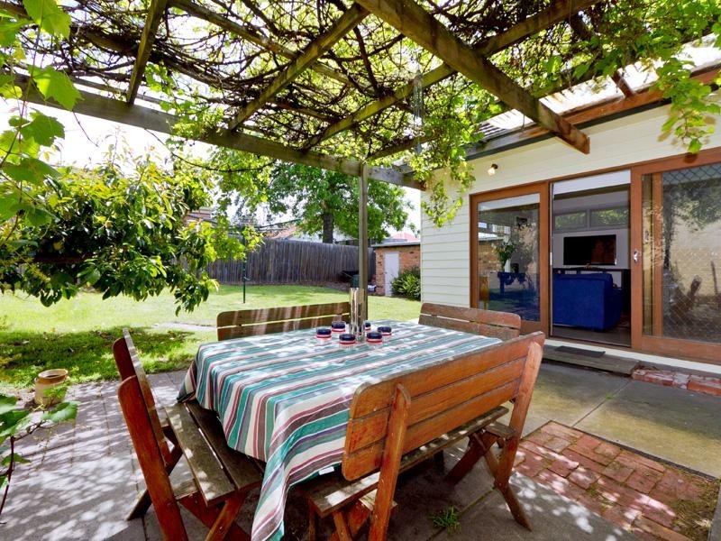 15 Walker Grove, Cheltenham VIC 3192