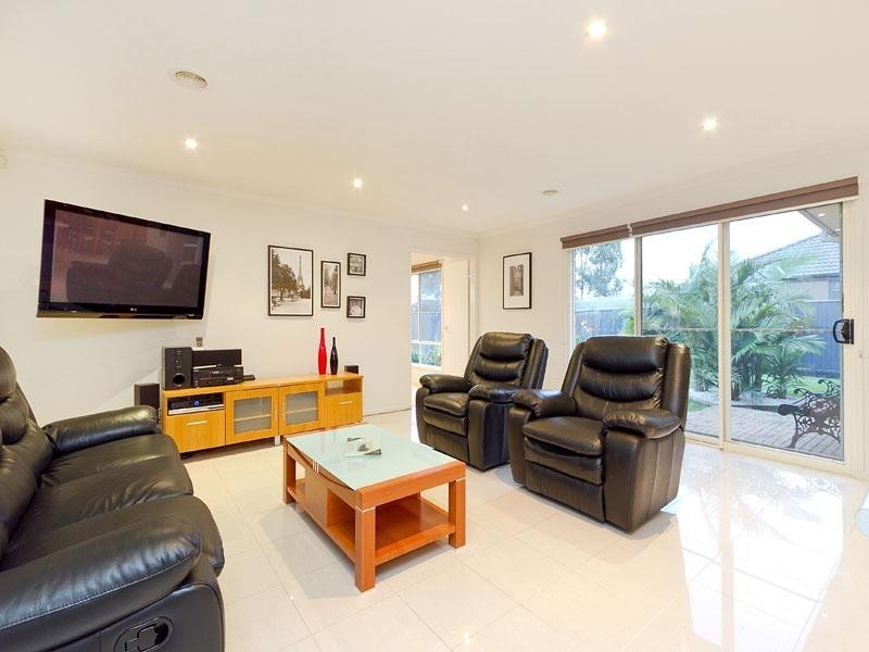 14 Shoalwater Drive, Waterways VIC 3195