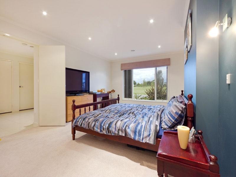 14 Shoalwater Drive, Waterways VIC 3195