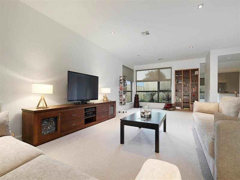 19 Ashberg Drive, Waterways VIC 3195