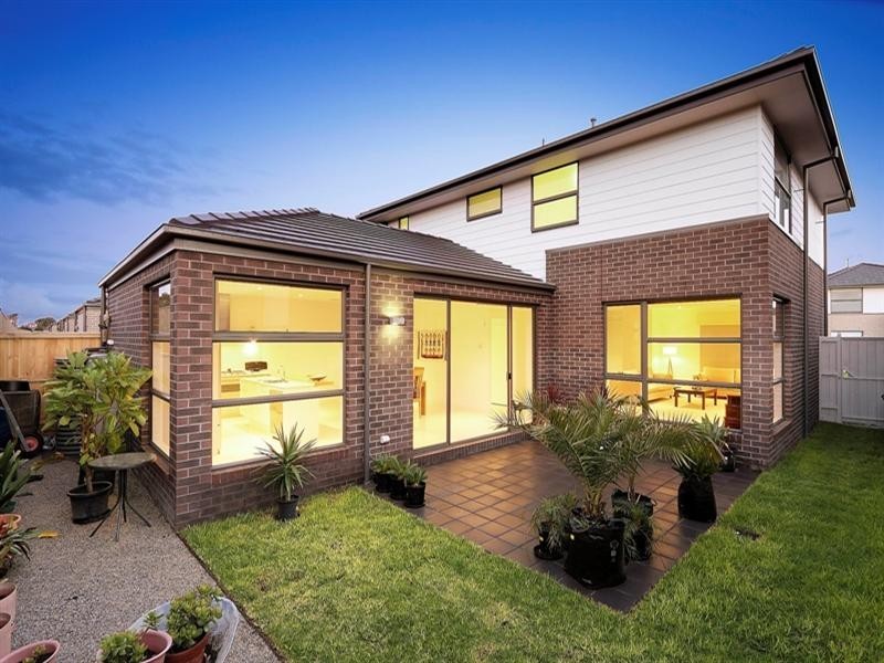 19 Ashberg Drive, Waterways VIC 3195