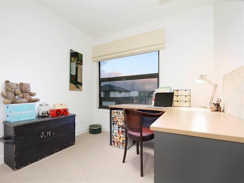 19 Ashberg Drive, Waterways VIC 3195