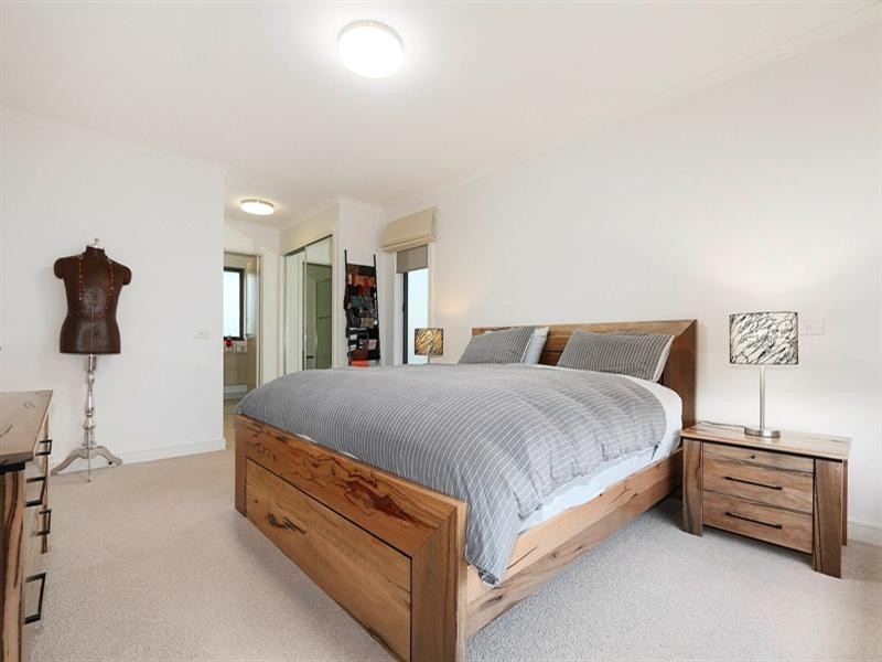 19 Ashberg Drive, Waterways VIC 3195