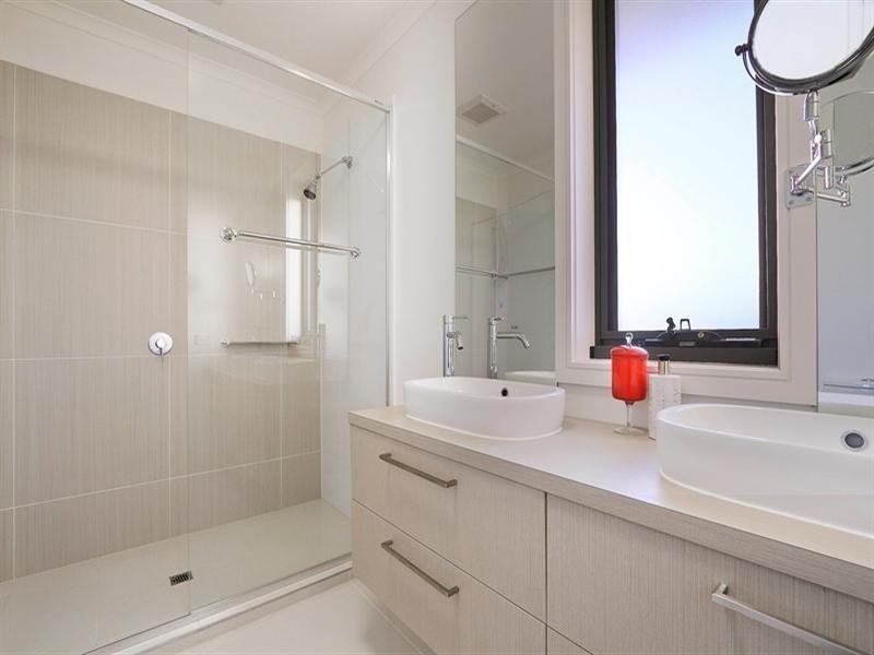 19 Ashberg Drive, Waterways VIC 3195