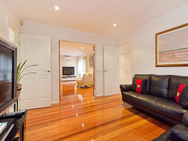 32 Village Drive, Dingley Village VIC 3172