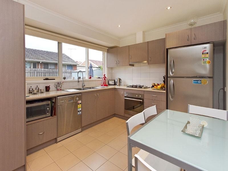 32 Village Drive, Dingley Village VIC 3172