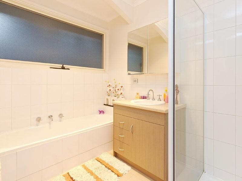 32 Village Drive, Dingley Village VIC 3172