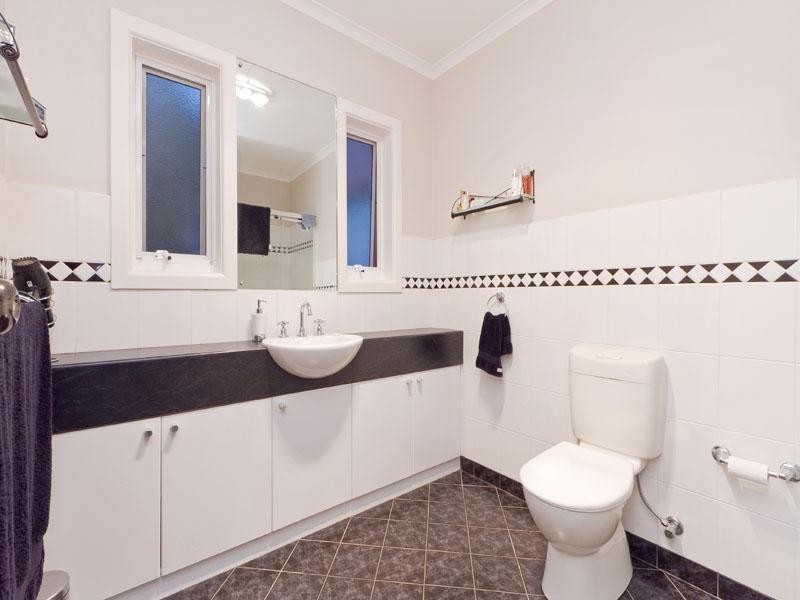 1 Maple Court, Cheltenham VIC 3192