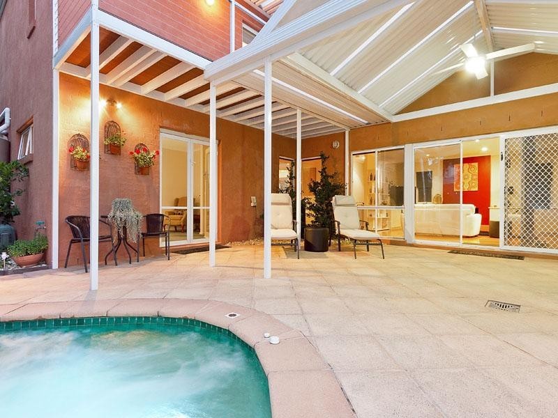 1 Maple Court, Cheltenham VIC 3192