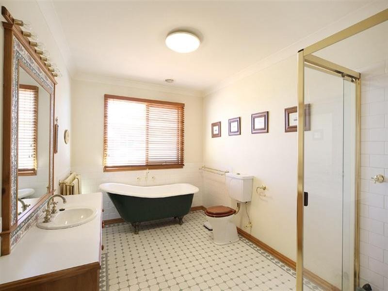 2 Donna Close, Dingley Village VIC 3172