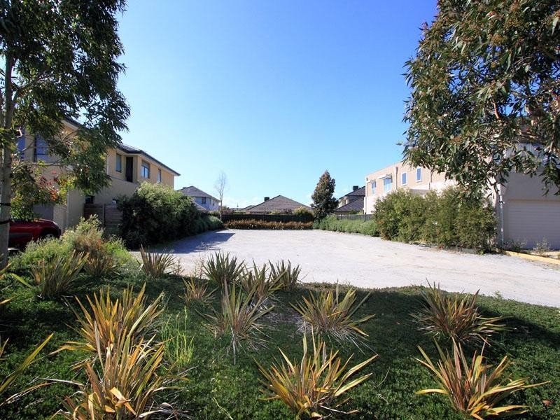 35 Waterside Drive, Waterways VIC 3195