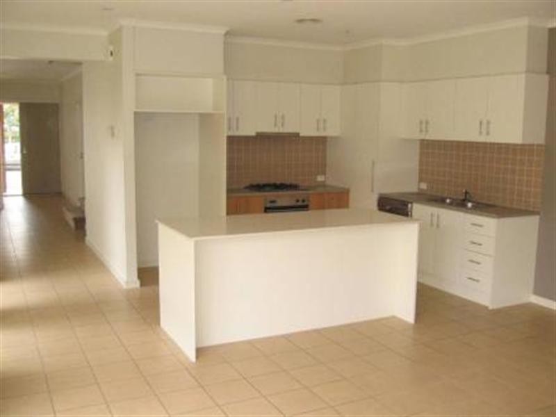 8 Carnoustie Parade, Heatherton VIC 3202