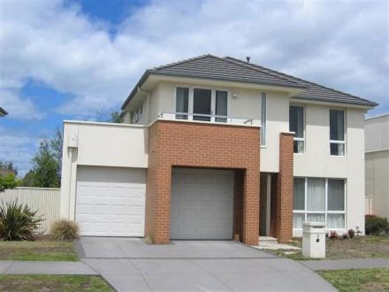 8 Carnoustie Parade, Heatherton VIC 3202