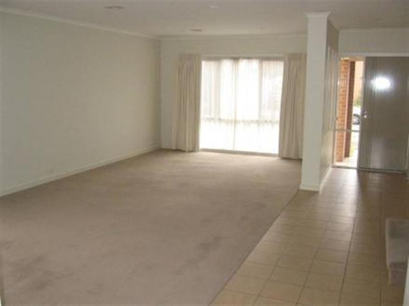 8 Carnoustie Parade, Heatherton VIC 3202