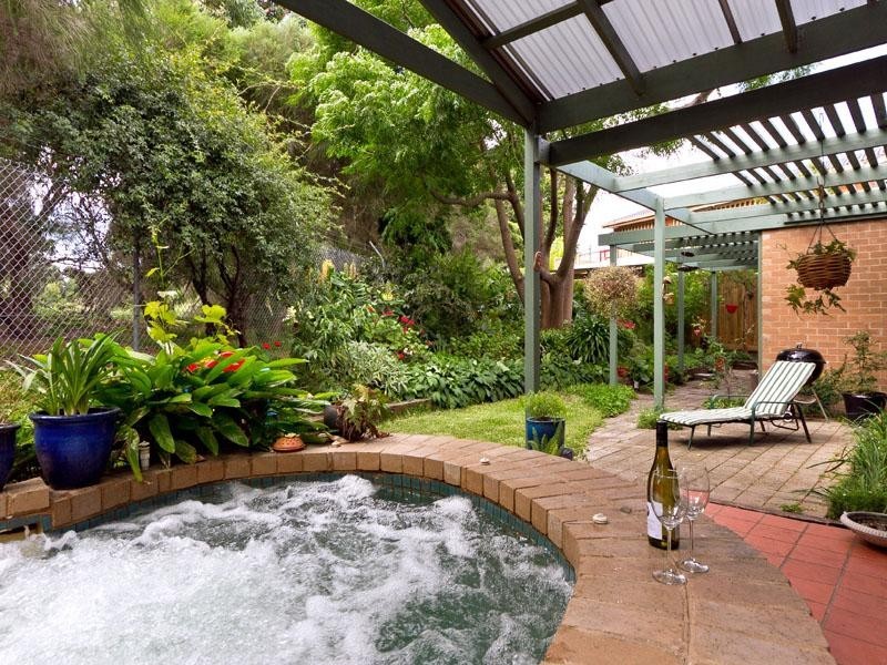 5 Hamlet Place, Dingley Village VIC 3172