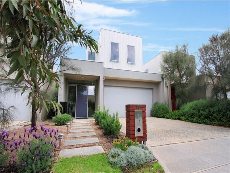 13 Linlithgow Terrace, Waterways VIC 3195