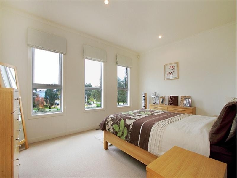 13 Linlithgow Terrace, Waterways VIC 3195