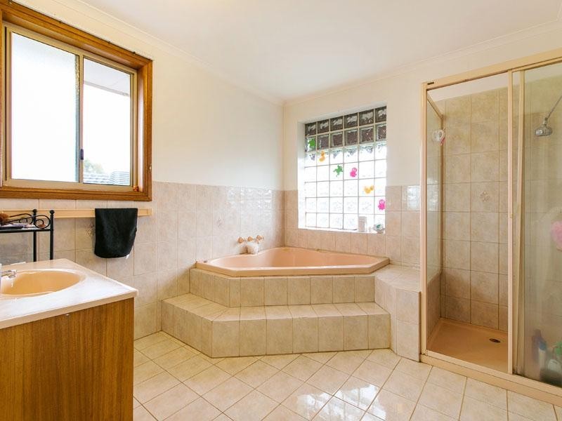 2 Juan Court, Dingley Village VIC 3172