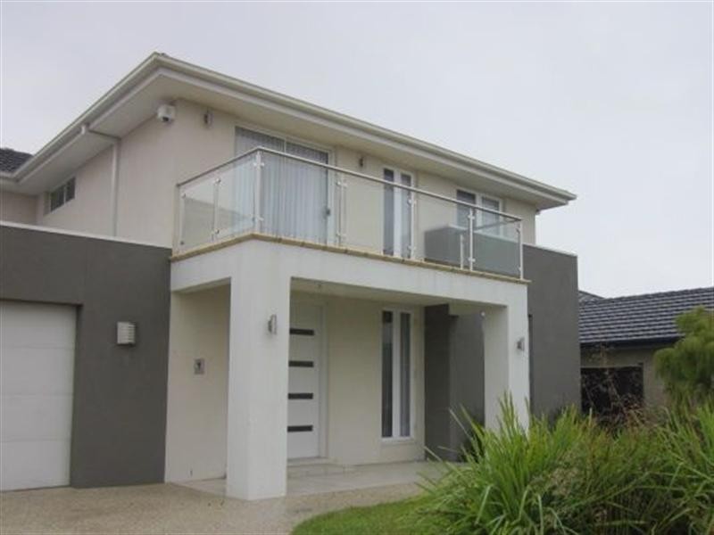 12 Coorong Circle, Waterways VIC 3195