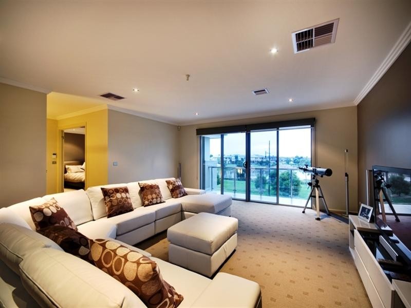 3 Waterside Drive, Waterways VIC 3195