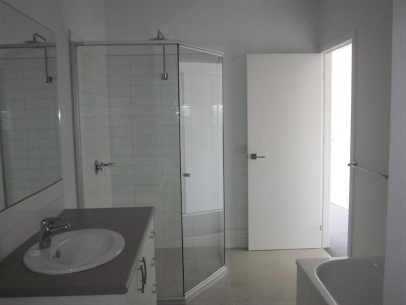 2/279 Charman Road, Cheltenham VIC 3192