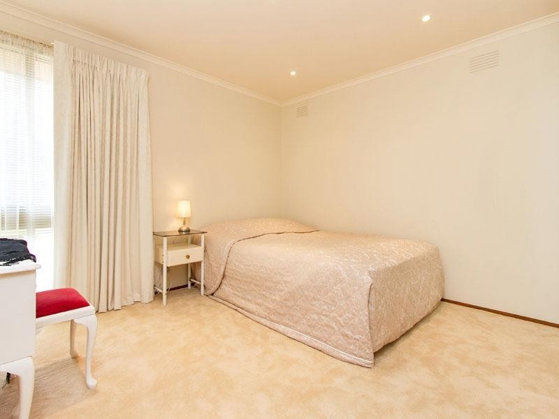 2 Twofold Close, Dingley Village VIC 3172