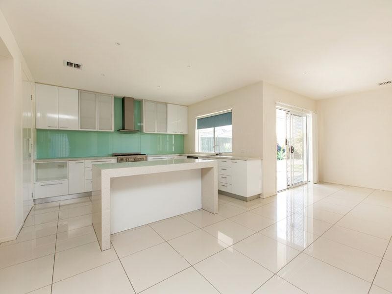 12 Coorong Circle, Waterways VIC 3195