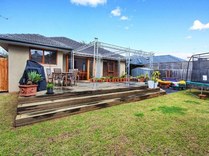 11 Jennifer Street, Cheltenham VIC 3192