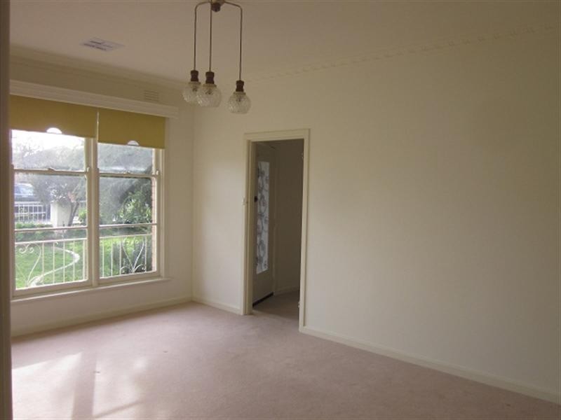 18 Swinden Avenue, Cheltenham VIC 3192