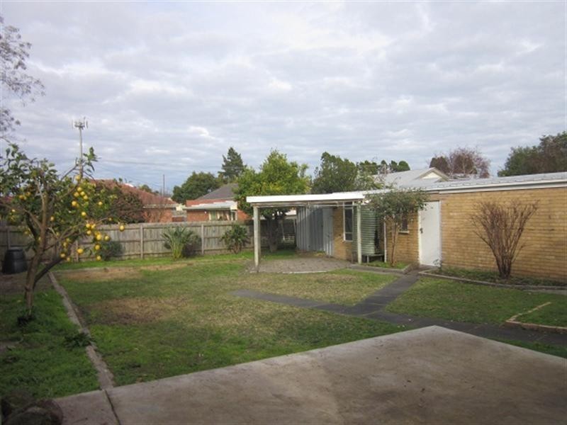 18 Swinden Avenue, Cheltenham VIC 3192