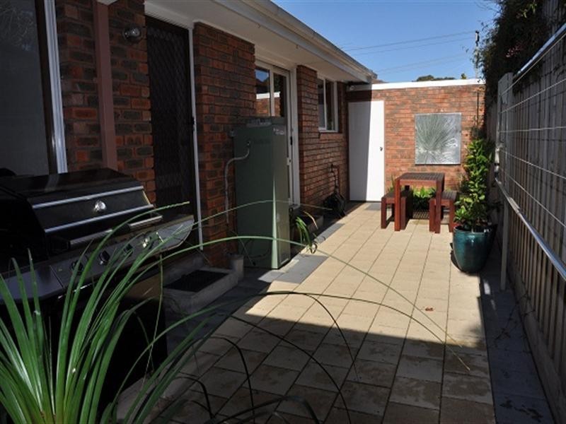 2/13 Silver Street, Cheltenham VIC 3192