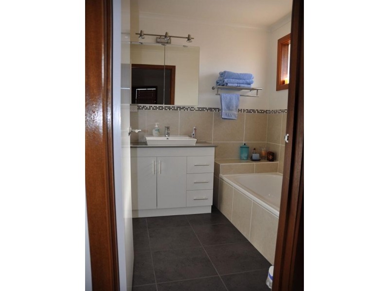 2/13 Silver Street, Cheltenham VIC 3192