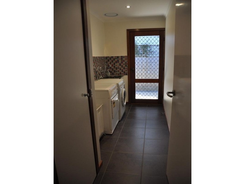 2/13 Silver Street, Cheltenham VIC 3192