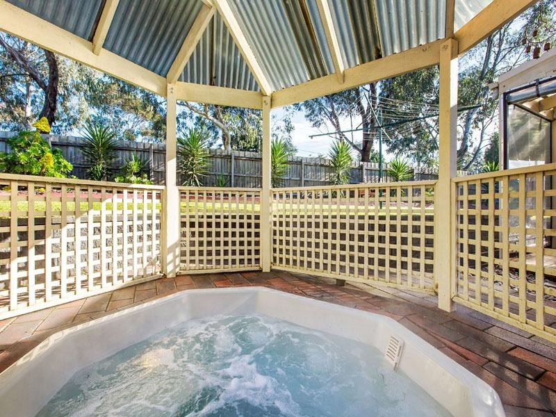 12 Blythe Court, Dingley Village VIC 3172