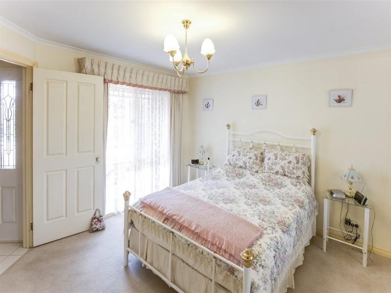 2/3 Nursery Court, Dingley Village VIC 3172