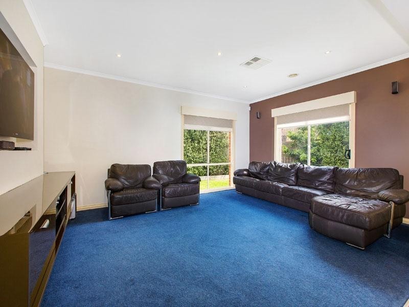 10 Aisha Crescent, Dingley Village VIC 3172